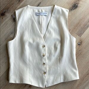Zara Cream Fitted Sleeveless Blouse with V-Neckline